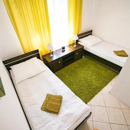 Holiday home In Near Lifts, Cleaning Included