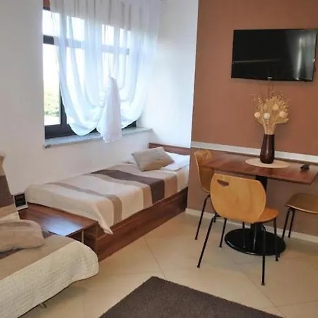 Holiday home In Near Lifts, Cleaning Included